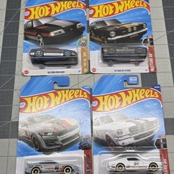 Hotwheels 4 pack Mustang/ Shelby
