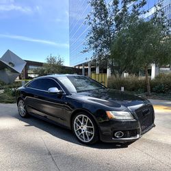 AUDI S5 Quattro, V8 Manual (stick-shift) 128k