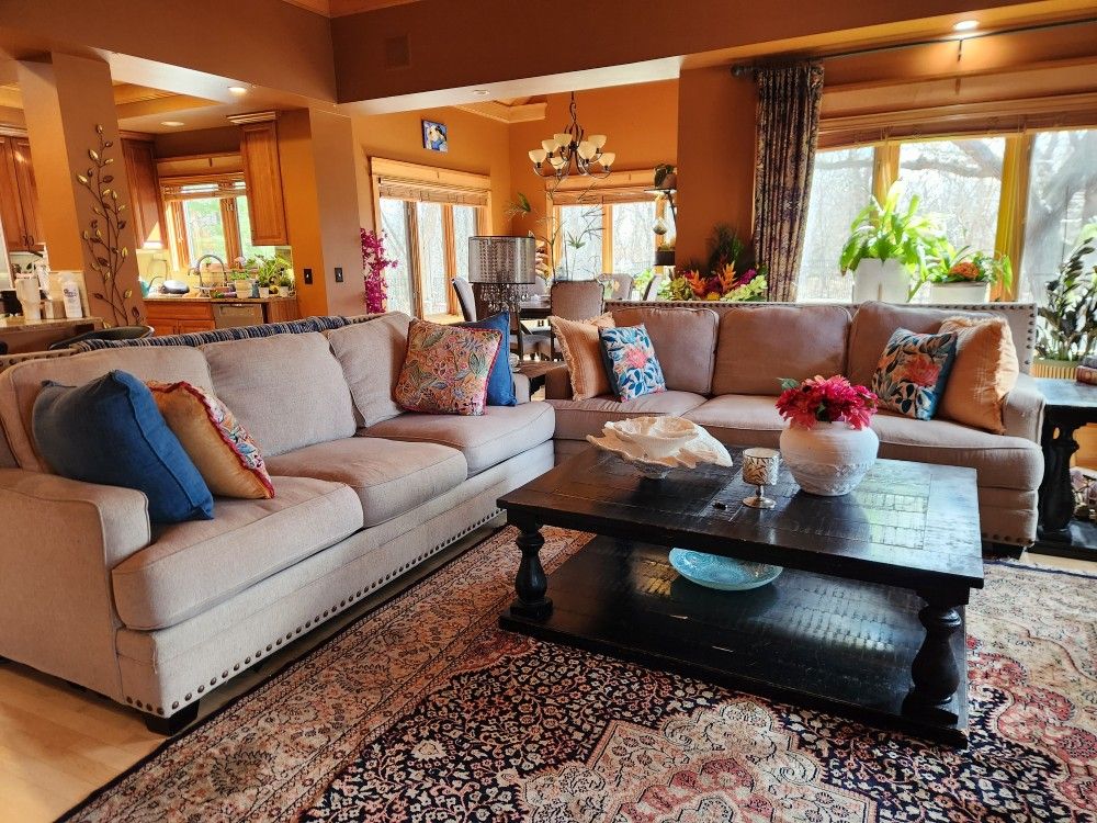 Affordable Comfort: Ashley Home 3-Cushion Sofas - Ready to Relax!