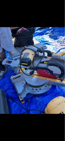 DEWALT 12” Double-Bevel Sliding Compound Miter Saw – Heavy Duty