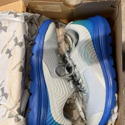 Under Armour Size 5.5 Youth Or 7 Women