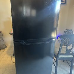 Danby Apartment Size Refrigerator 