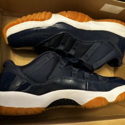 Jordan 11 Low navy/gum Size 12 