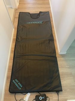 HigherDOSE Infrared Sauna Blanket with insert/towel in excellent, like-new condition.