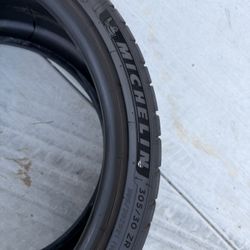 Michelin Pilot Sport 4S 305/30 ZR21