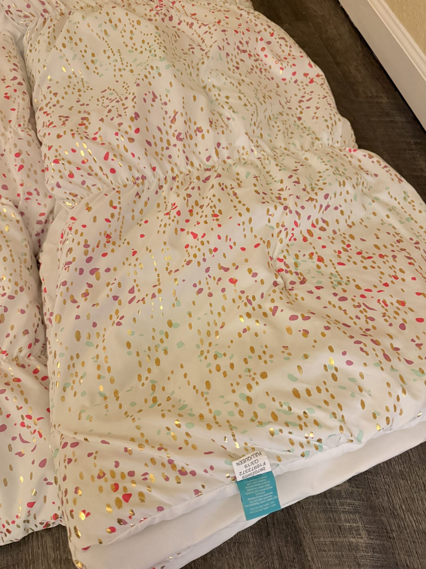 Full/Queen Size Comforter Set