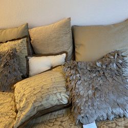 Comforter And Decoration Pillows