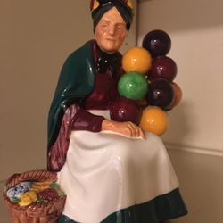 Old Balloon Seller From Royal Doulton Collection 