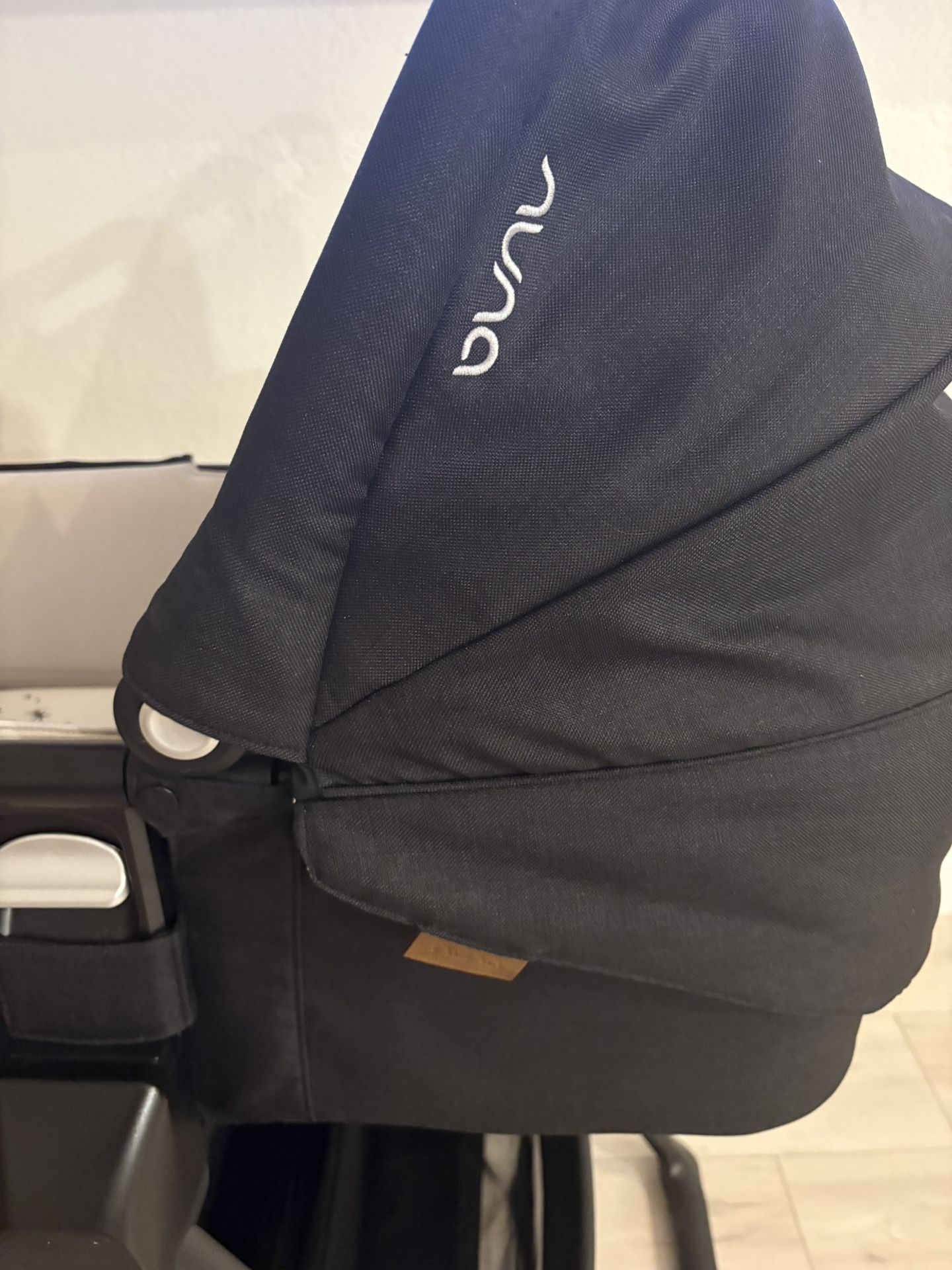 Nuna MIXX Bassinet. Attaches To Stroller