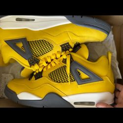 Jordan 4 Lightning *Used* *Size 10.5*
