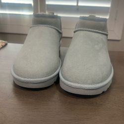 New And Authentic Classic Ultra Mini Size 8