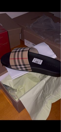 Burberry slides sizes 6 through 9💪🏻