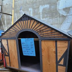 Large Dog House (Corona)(Available) 