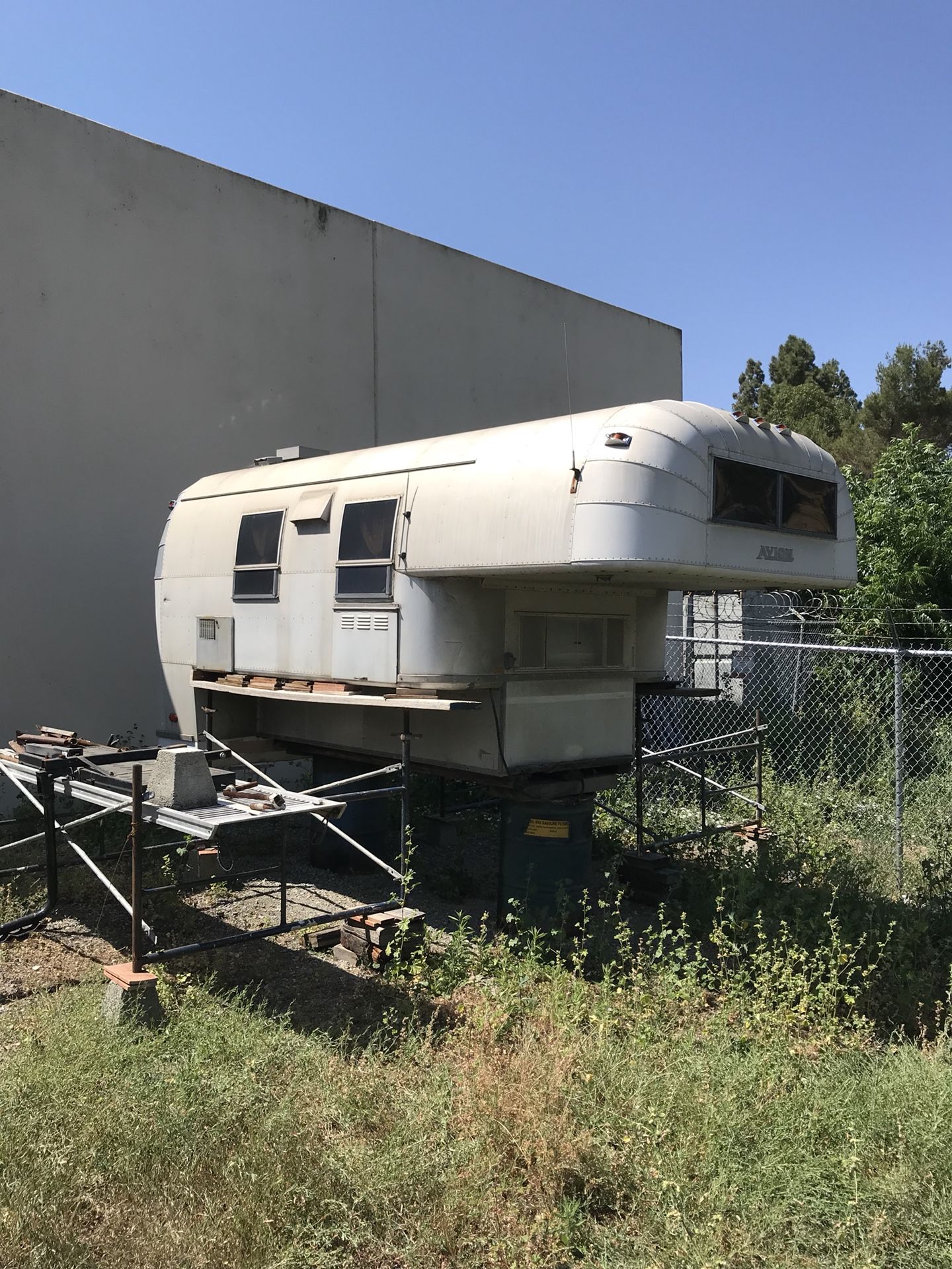 1968 Avion C- 11 Truck-Bed Mounted Camper