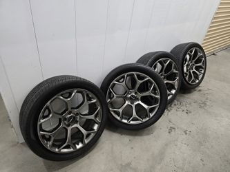 CHRYSLER R/T WHEELS PRICE 450 (SCRATCHES)