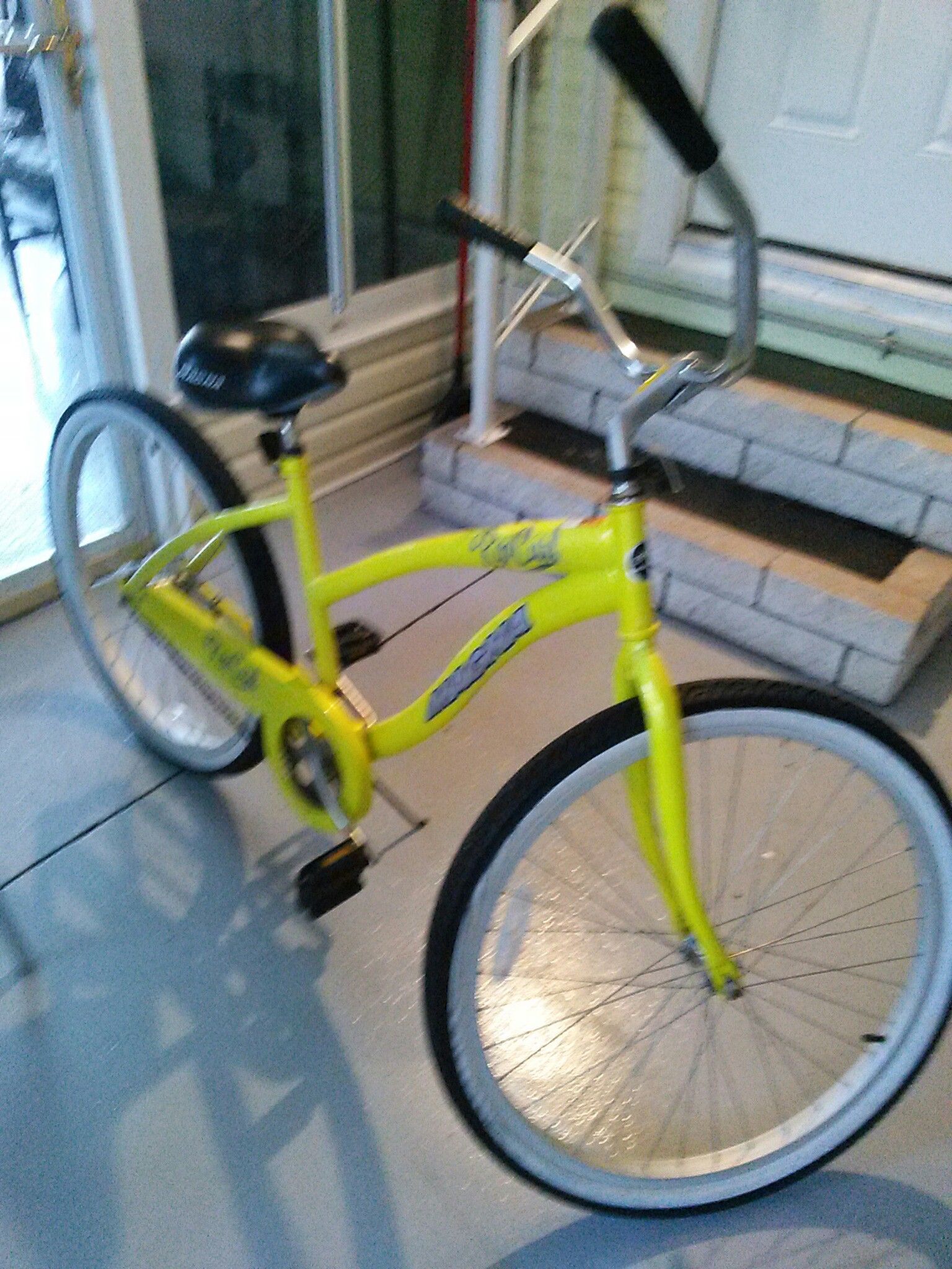 Beautiful unisex yellow 26" aluminum frame bike