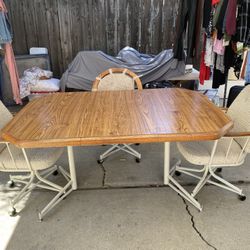 Table With 3 Chairs 