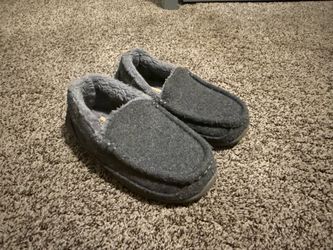 Boys slippers 13c