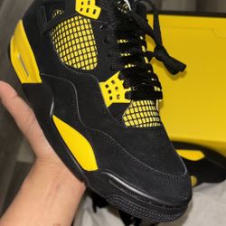 Jordan 4 Retro 