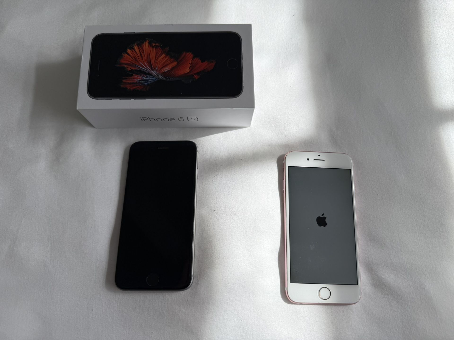 BUNDLE - (2) Apple iPhone 6s (Space Gray & Rose Gold)