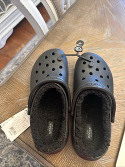 NWT CROCKS WITH FUR M8/W10