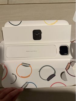 ⌚️Apple Watch SE 40mm (GPS) – Cracked Screen – Charger, Box & Extras Included⌚️
