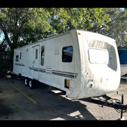 Camper Trailer 36ft Keystone 