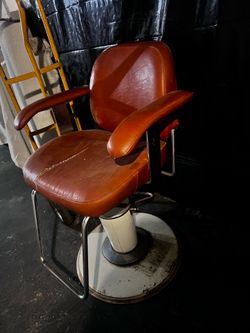 Salon chair