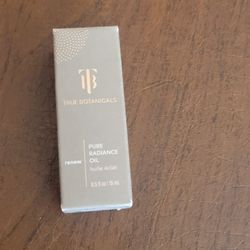 True Botanicals Pure Radiance Oil 0.5 oz./15 mL Travel Size New in Box. 
UPC (contact info removed)83. Weight 2.5oz plus shipping materials.