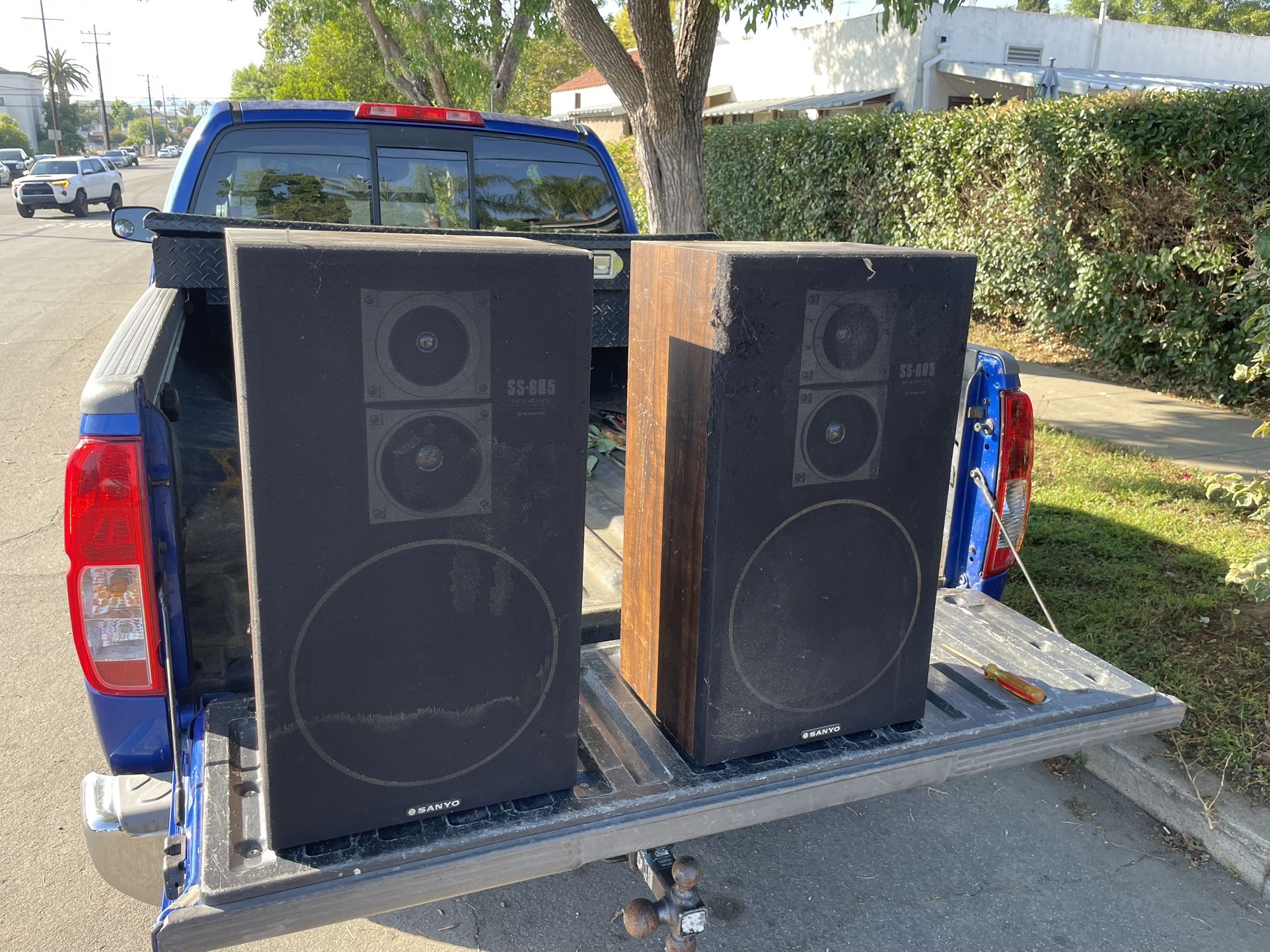 Speakers Towers Sanyo SS-685 Sony Polk Klipsh Bose