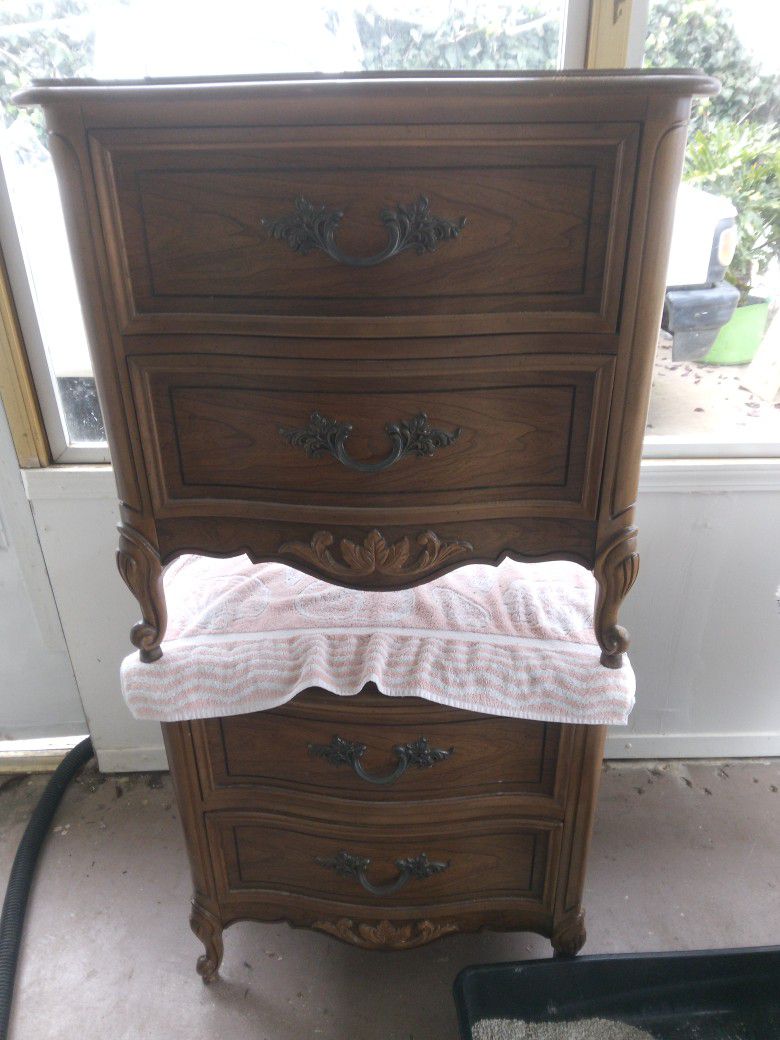  Beautiful Antique Dresser With Mirror And 2 Small Night Stands 
