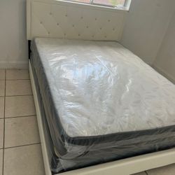 NEW BED FRAME QUEEN SIZE WITH MATTRESS AND BOX SPRING 