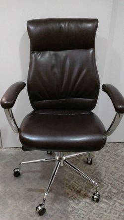 Strobelle chair like new