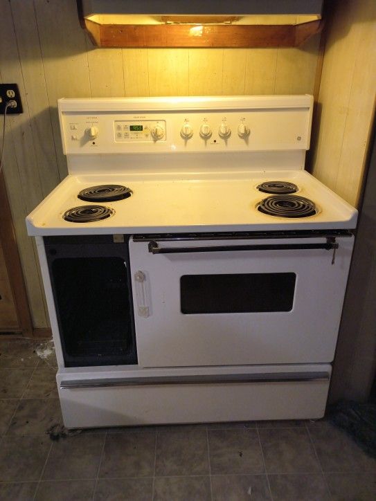 GE Electric Stove