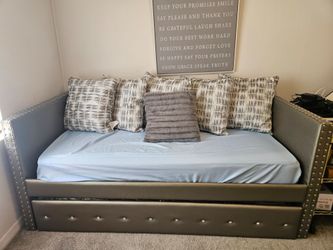 Daybed with trundle and twin mattresses