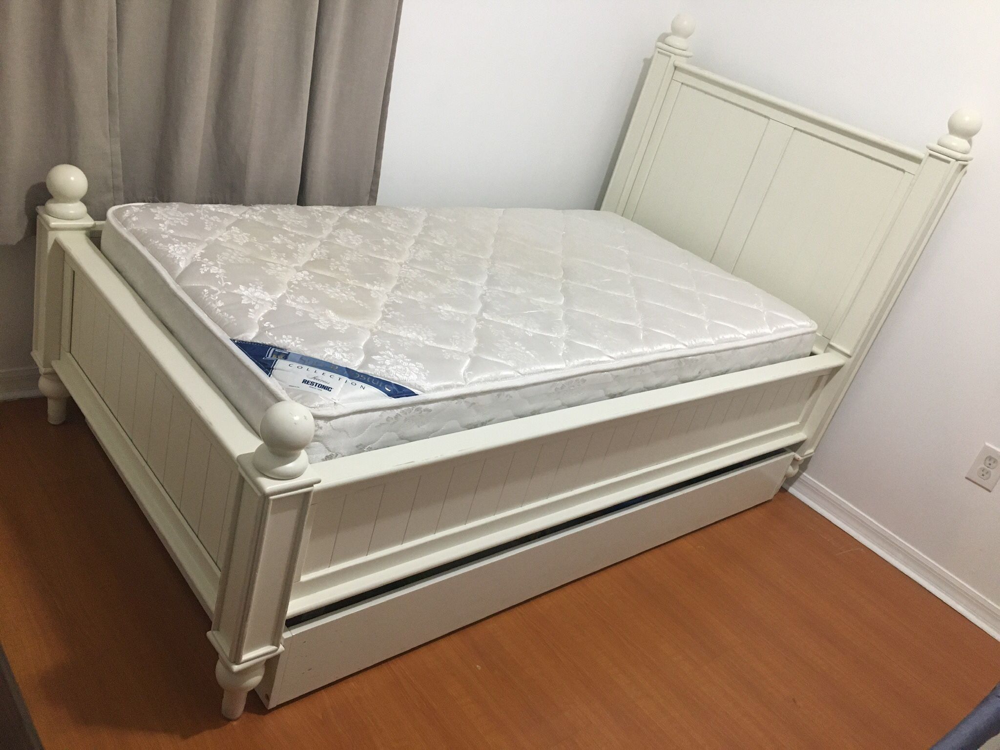 Pottery Barn Trundle Twin Bed. Cama Nido Twin Pottery Barn for Sale in