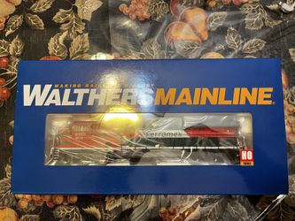 Walthers Mainline GE ES44AC Evolution Locomotive Ferromex
