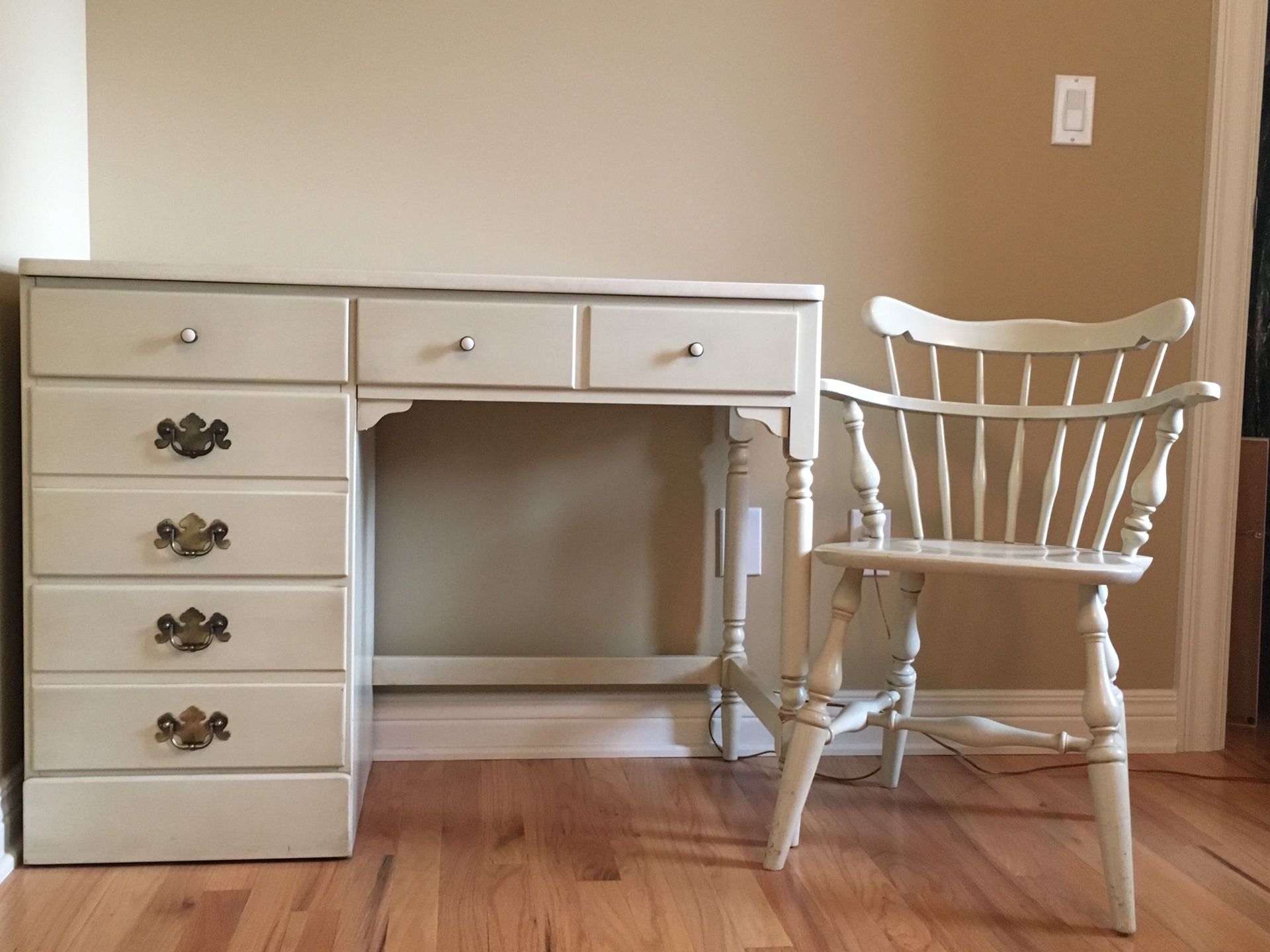 Ethan Allen Antique White Desk with Chair