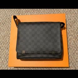 Louis Vuitton Mm Messenger Bag Damier Graphite District Nwscrdu 144020000061