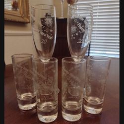 New Year's 2020 Glasses, 2 Champagne Flute, 4 Shot Glasses