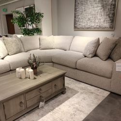 🌼Avaliyah4-Piece Sectional
Ashley Furniture$10 Down payment,financing and Delivery Available