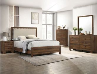 King Size bed frame  mattress included  New in a box.       Cama King Size Colchon incluido nueva en caja