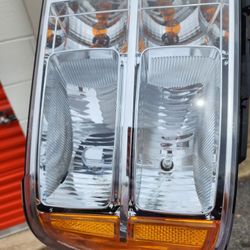 2007-2013 GMC Sierra 1500 -  Passenger Side Headlight, With bulb(s), Halogen, Clear Lens

