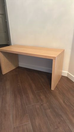 Desk table