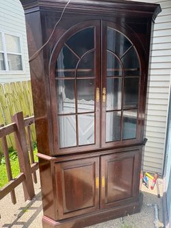 Ethan Allen Georgian Court Cherry Corner Cabinet / Hutch for $650 or best offer