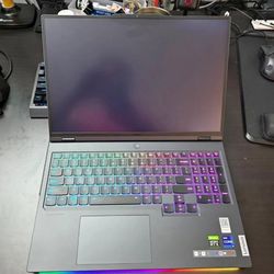 Lenovo 16" Legion Pro 7i 16IRX8H
Gaming Laptop