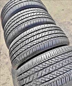 245 50 19 Bridgestone tires Con 80% de Vida Las 4