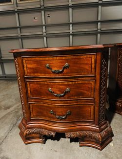 PAIR OF NIGHTSTANDS