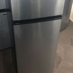 Vissani MDFF7SS 7.1 cu. ft. Top Freezer Refrigerator C XUN