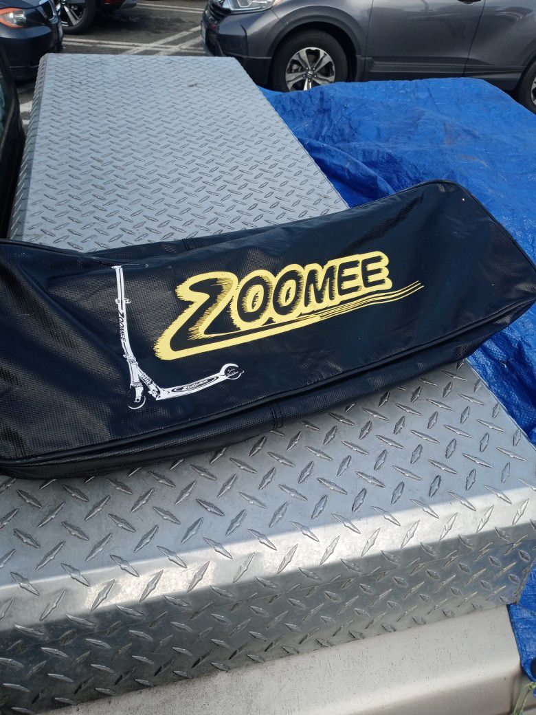 Zoomee Scooter With Backpack Case